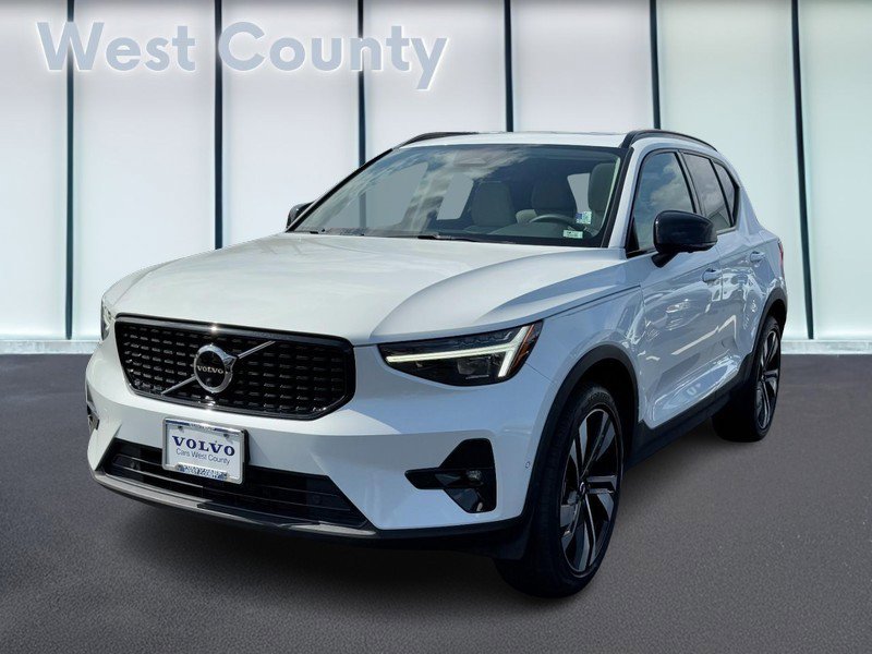 Certified 2023 Volvo XC40 B5 Ultimate w/ Protection Package Premier image 9