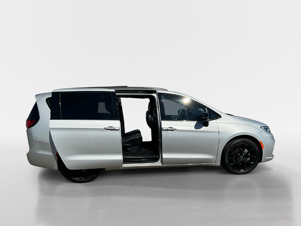 Used 2026 Chrysler Pacifica Limited w/ S Appearance Package FWD image 17