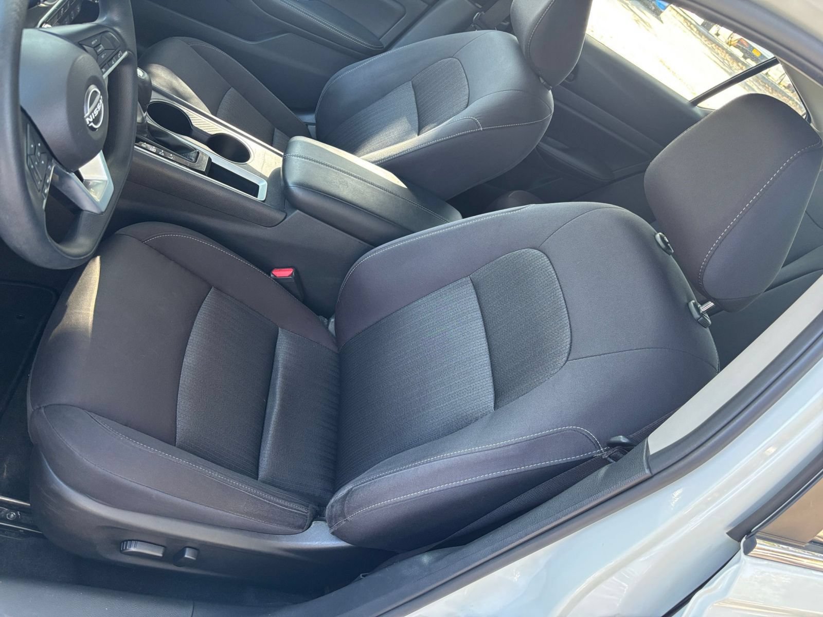 Used 2025 Nissan Altima 2.5 SV FWD image 31