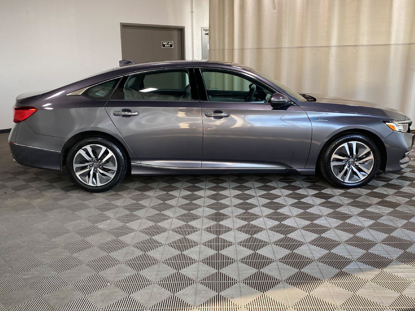 Used 2018 Honda Accord Touring image 3