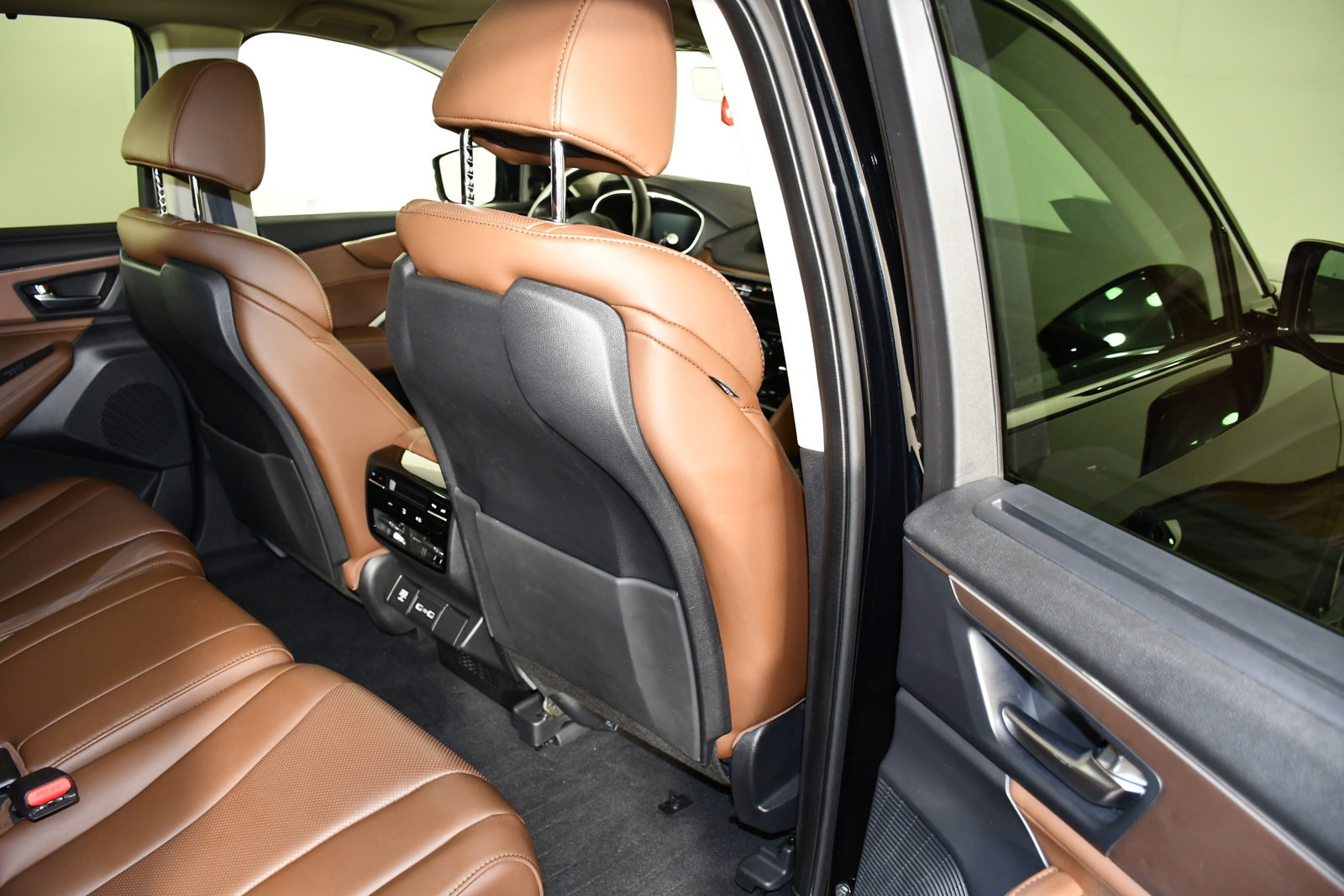 Certified 2024 Acura MDX SH-AWD w/ Technology Package image 44