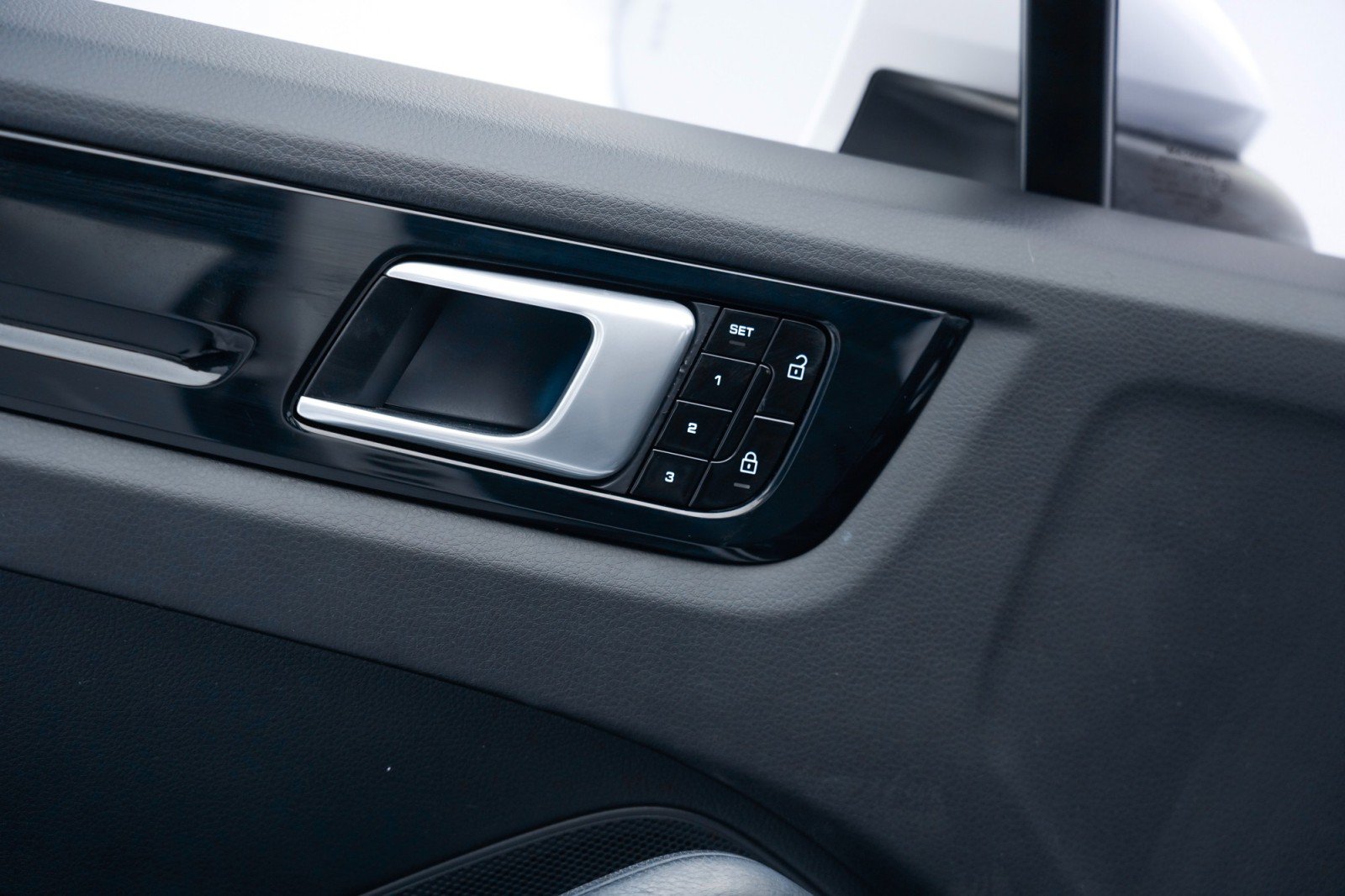 Certified 2020 Porsche Cayenne AWD/4WD image 18