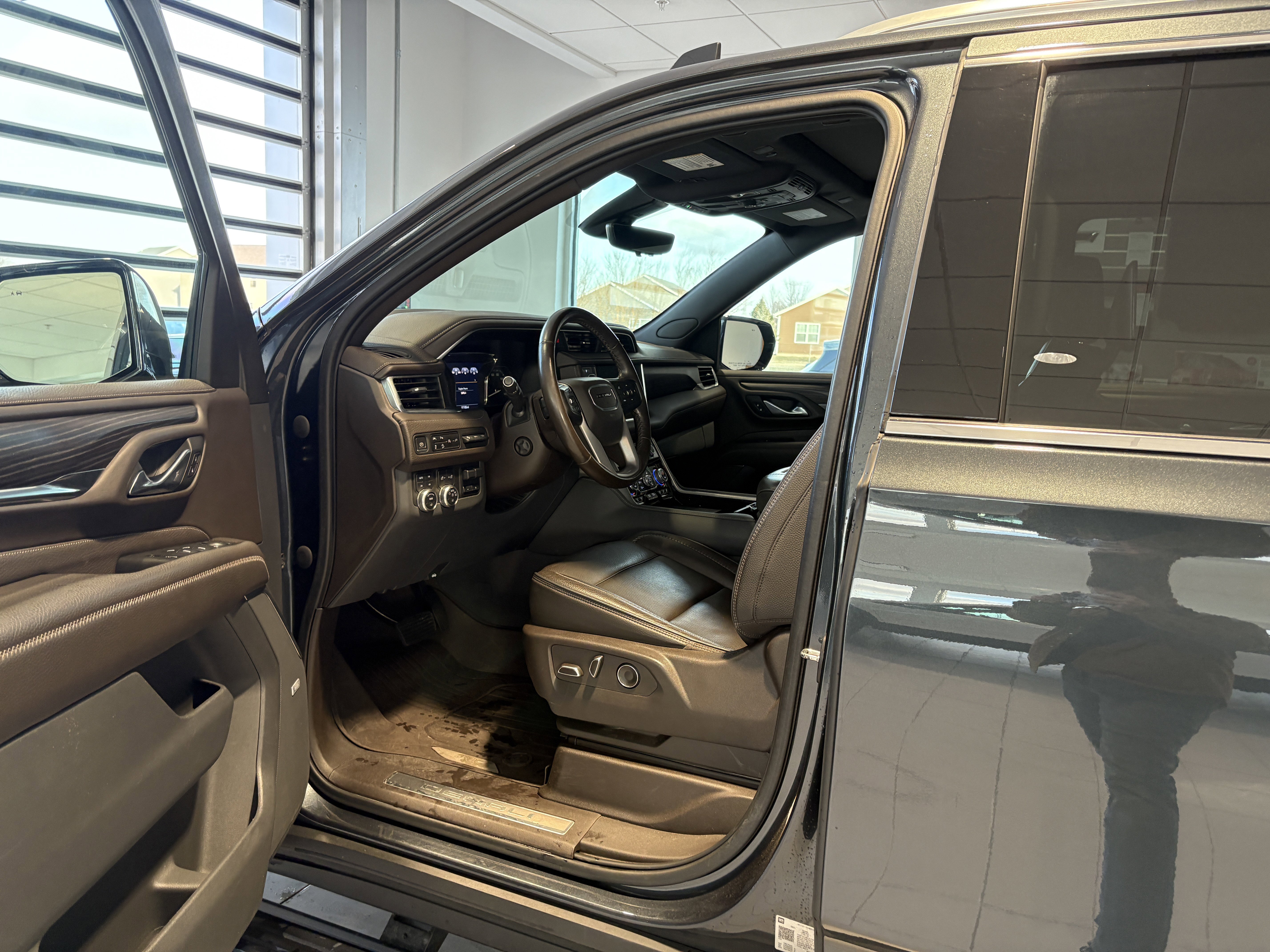 Used 2021 GMC Yukon XL Denali w/ Denali Ultimate Package image 10