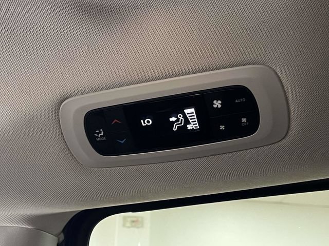 Used 2023 Chrysler Pacifica Touring-L FWD image 21