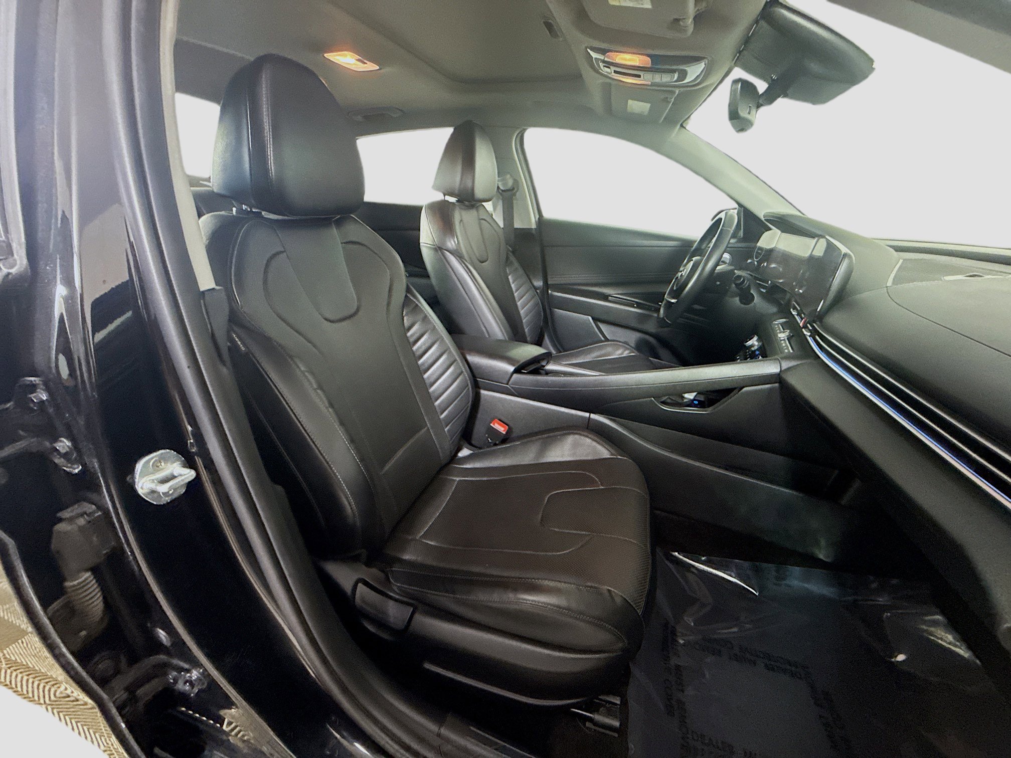 Used 2021 Hyundai Elantra Limited image 29