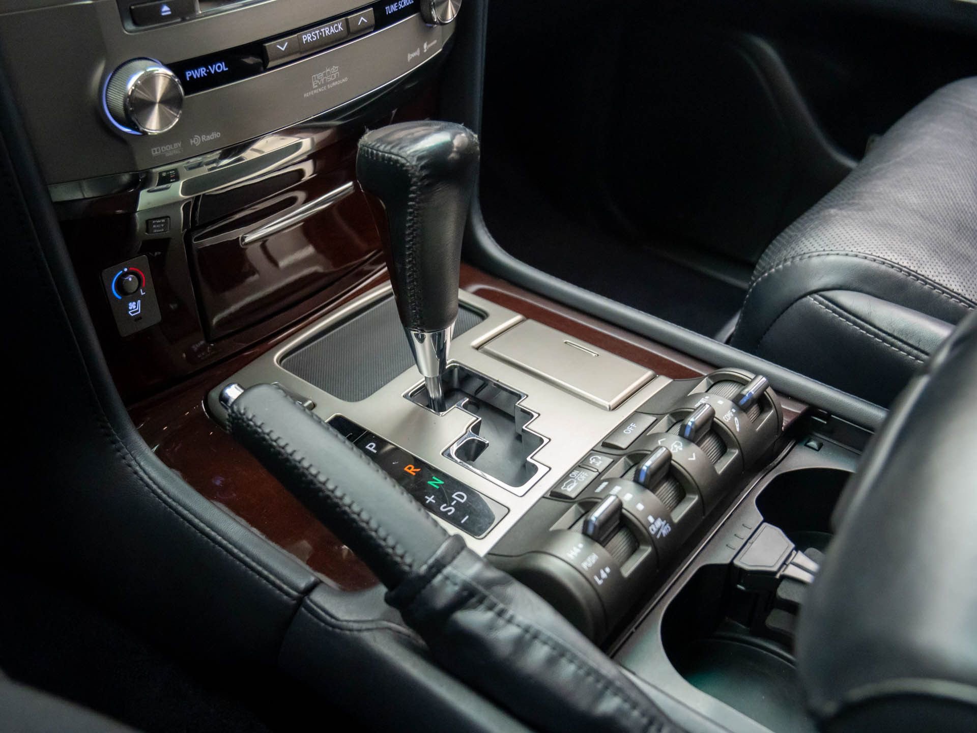 Used 2014 Lexus LX 570 4WD w/ Luxury Package image 13