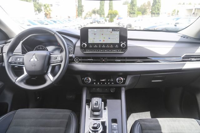 Used 2024 Mitsubishi Outlander FWD image 14