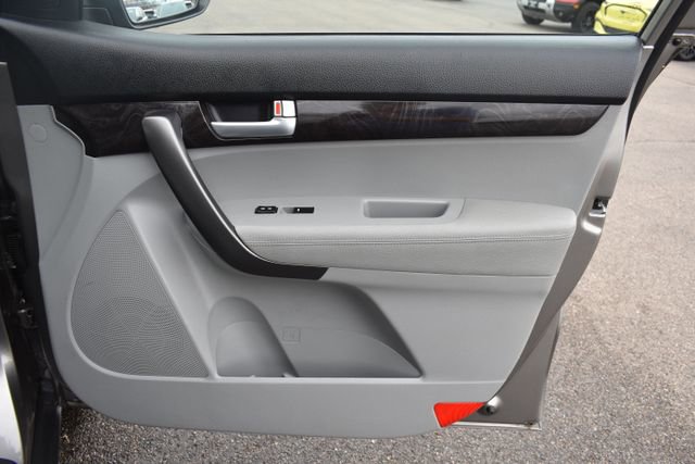 Used 2014 Kia Sorento LX image 39