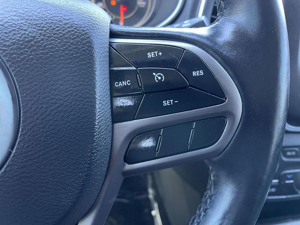 Used 2021 Jeep Cherokee Latitude Lux image 32