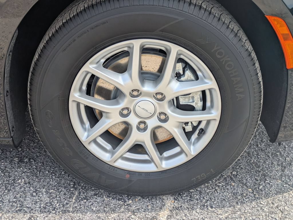 New 2027 Chrysler Pacifica Select FWD image 9