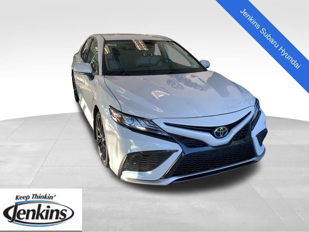 Used 2022 Toyota Camry XSE w/ Cold Weather Package FWD image 1