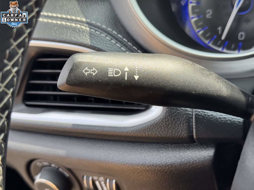 Used 2025 Chrysler Pacifica Limited FWD image 23