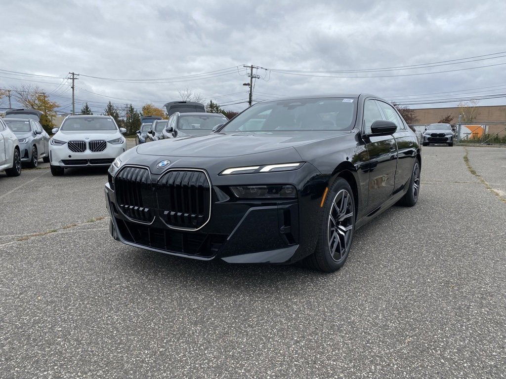 New 2026 BMW 760i xDrive w/ Premium Package image 1