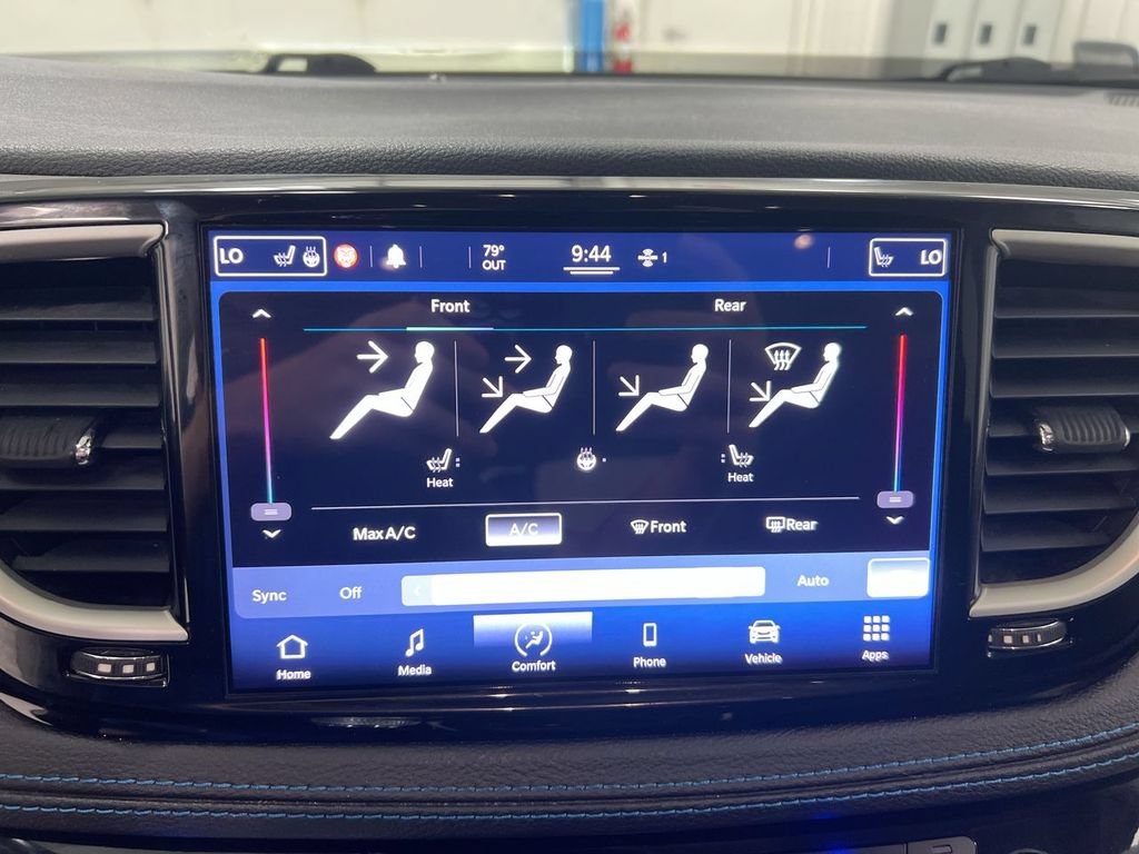 Used 2021 Chrysler Pacifica Touring w/ Uconnect Theater Family Group FWD image 16