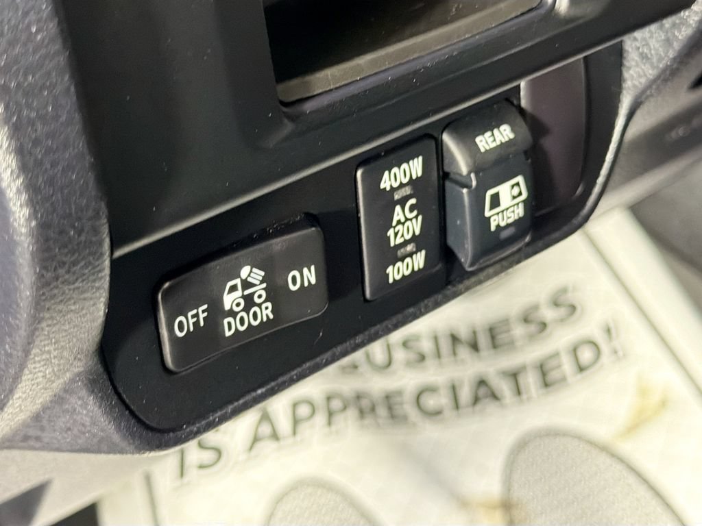 Used 2017 Toyota Tacoma TRD Sport AWD/4WD image 10