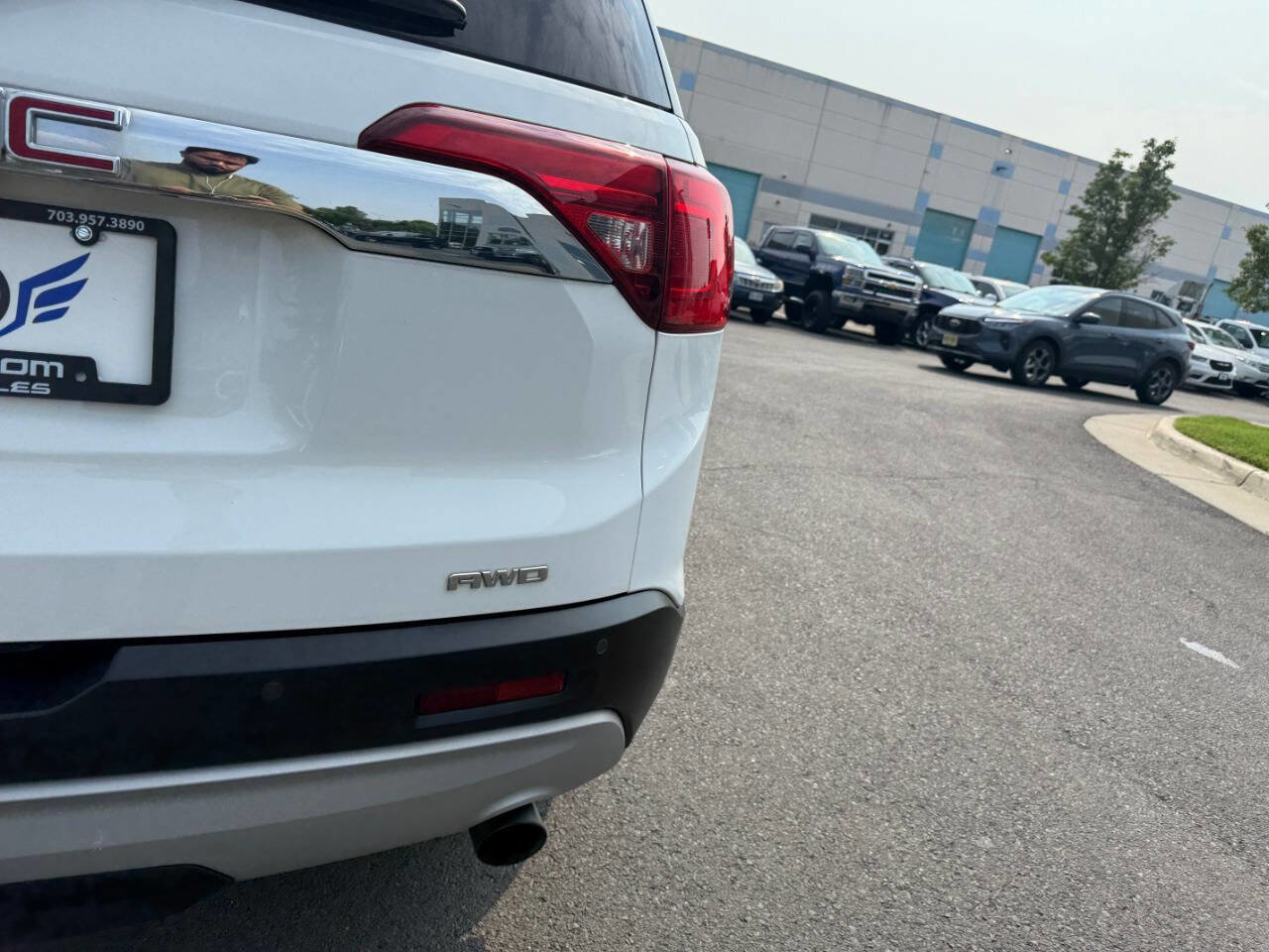 Used 2018 GMC Acadia SLT w/ LPO, Cargo Package image 10