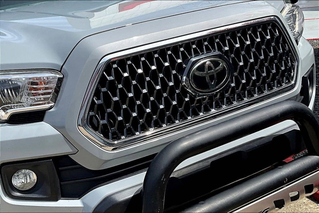 Used 2019 Toyota Tacoma TRD Off-Road AWD/4WD image 31