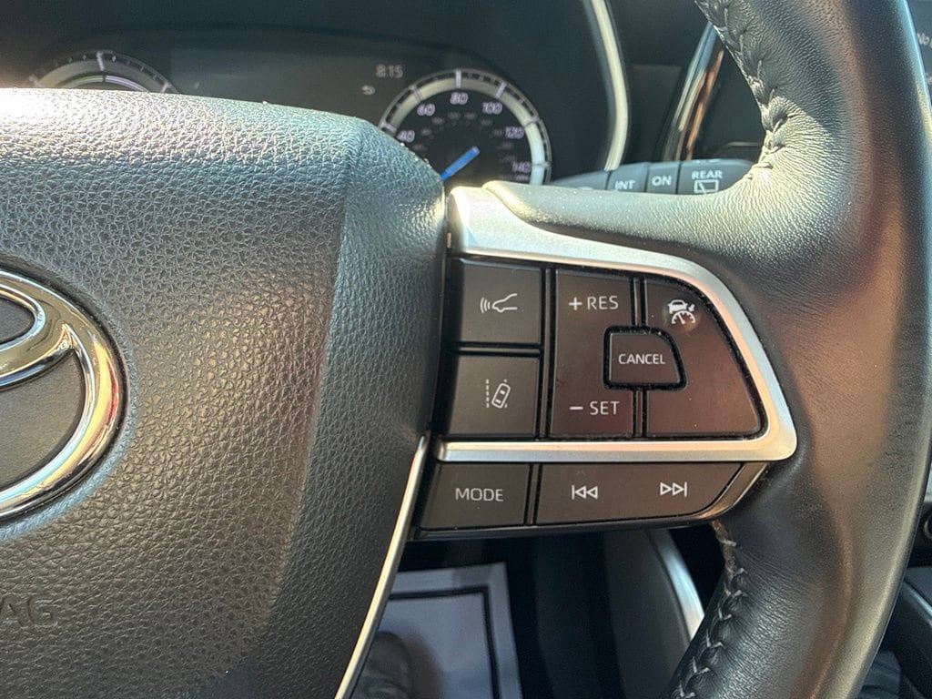 Used 2022 Toyota Highlander XLE AWD/4WD image 23