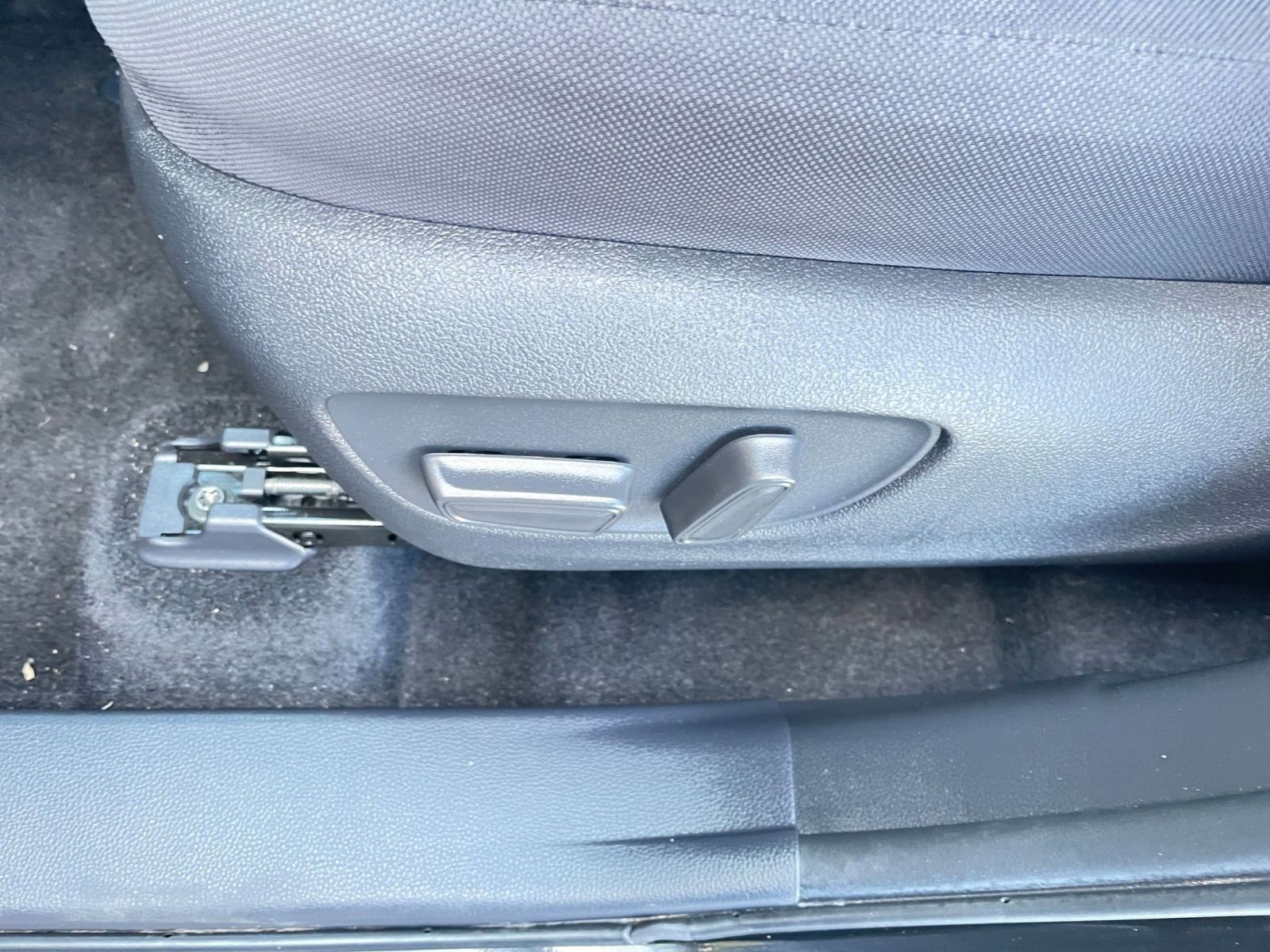 Used 2025 Toyota Highlander LE image 22