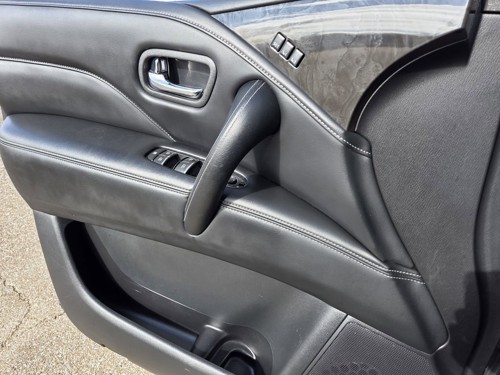 Used 2024 INFINITI QX80 Luxe image 16