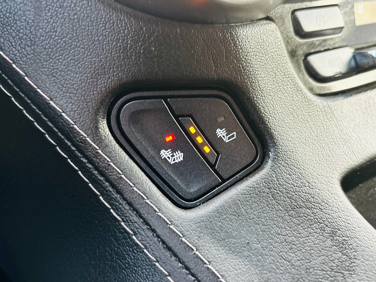 Used 2016 Chevrolet Suburban LT image 13