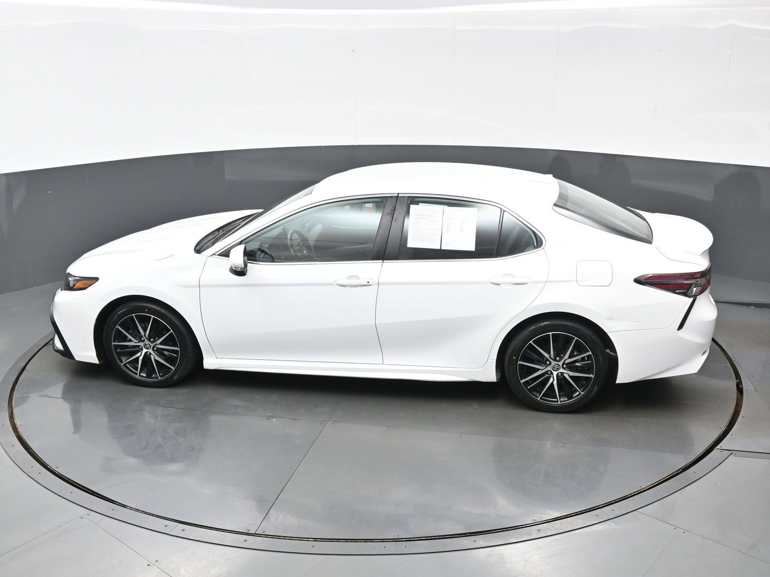 Used 2022 Toyota Camry SE FWD image 37