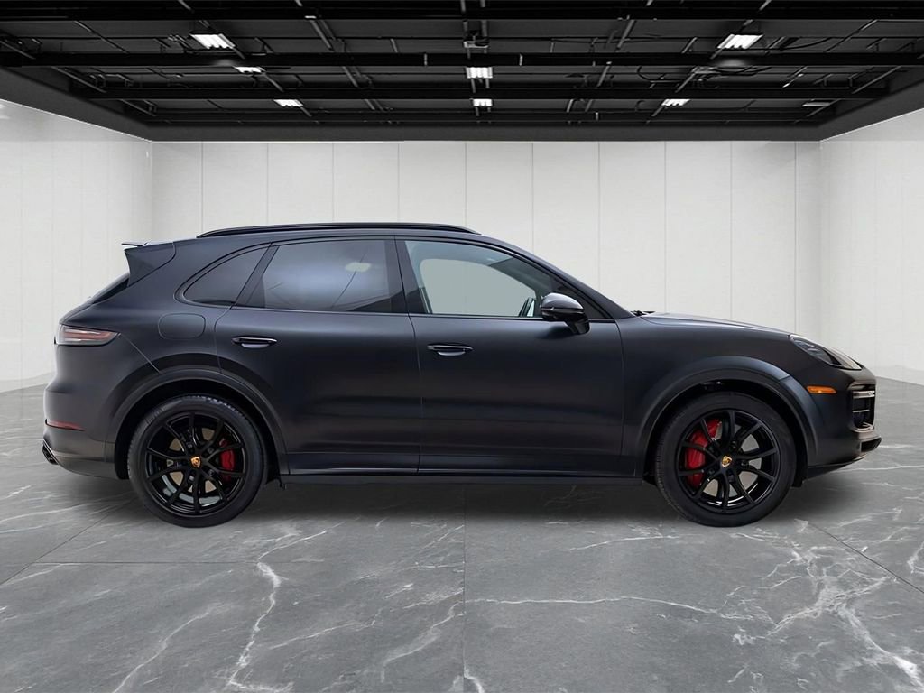 Used 2022 Porsche Cayenne Turbo image 4