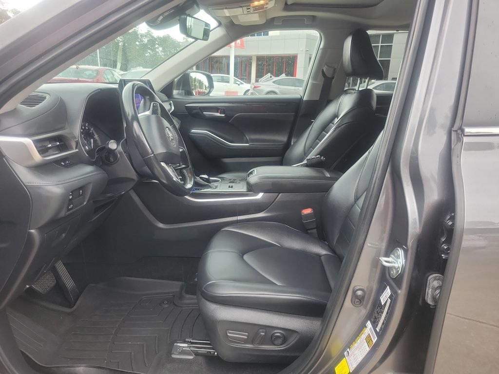 Certified 2024 Toyota Highlander XLE FWD image 15