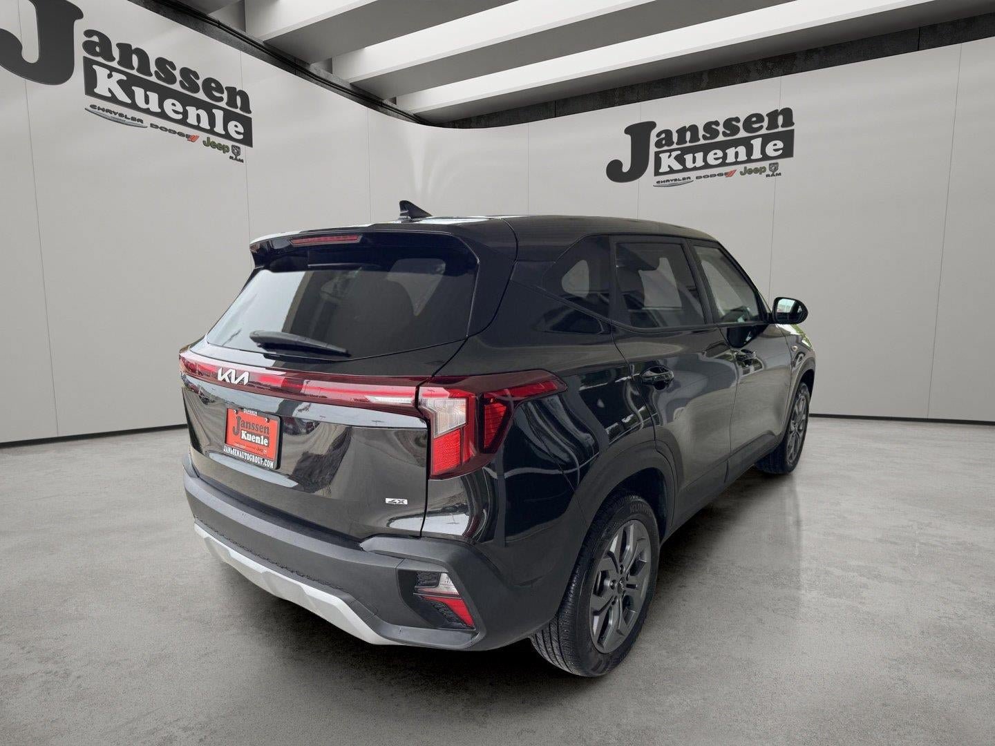 Used 2026 Kia Seltos LX AWD/4WD image 3