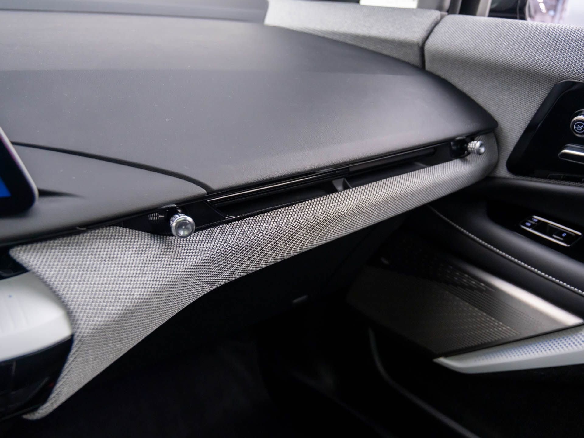 Used 2025 Cadillac Optiq Sport 2 w/ LPO, Floor Liner Package image 32