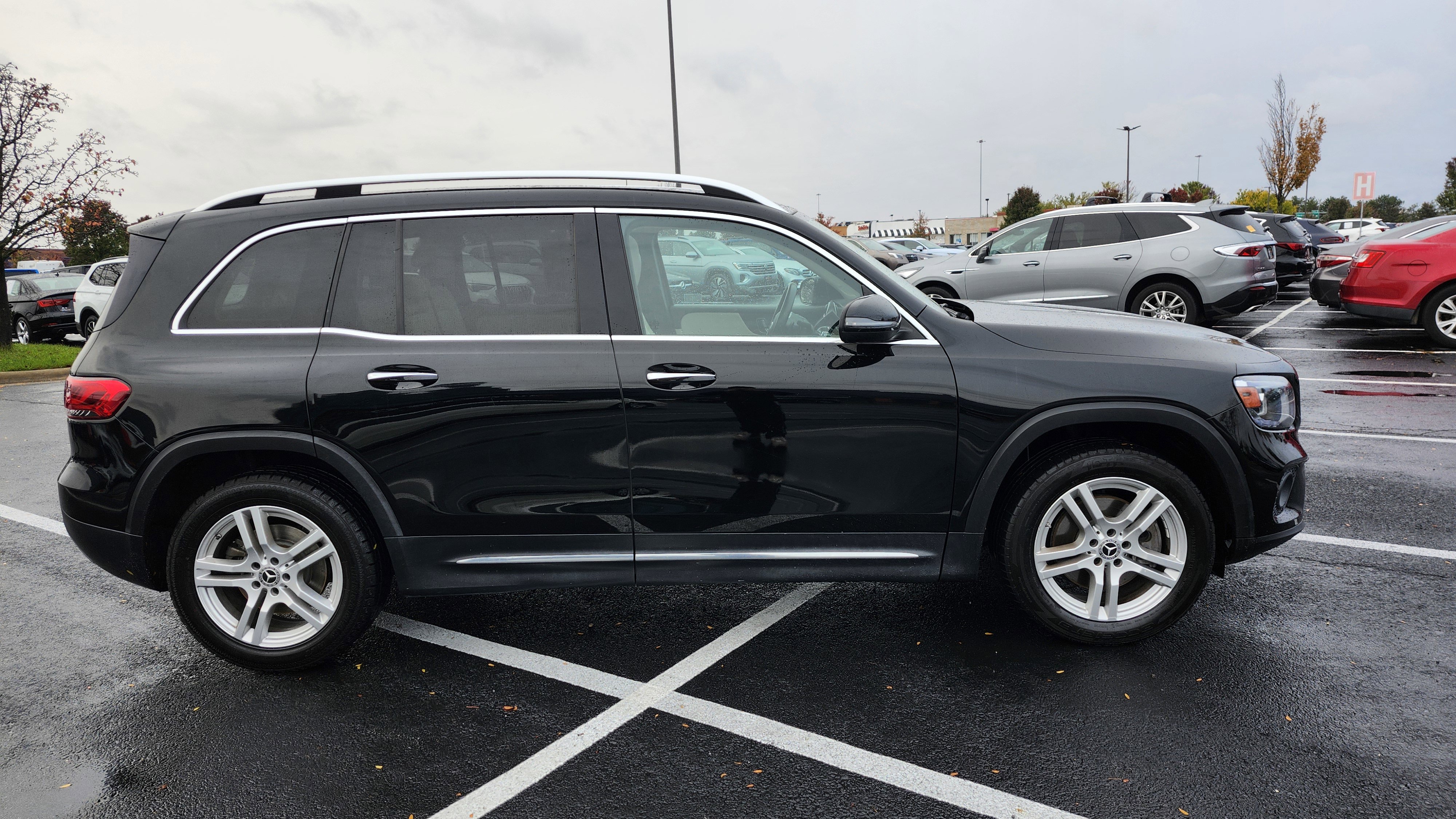 Used 2020 Mercedes-Benz GLB 250 w/ Premium Package image 12