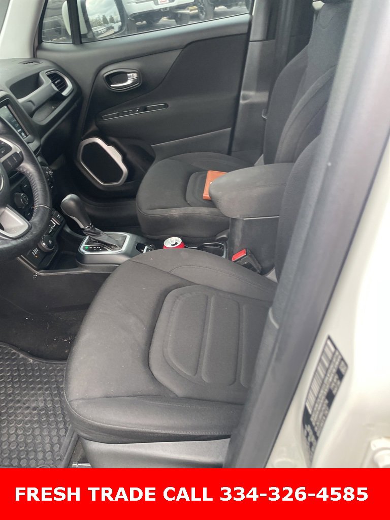 Used 2018 Jeep Renegade Latitude w/ Cold Weather Group image 11