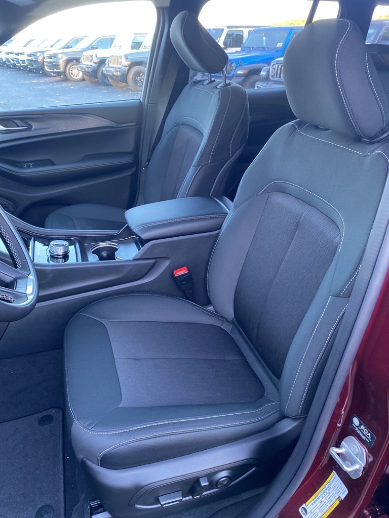 New 2025 Jeep Grand Cherokee Laredo X image 20