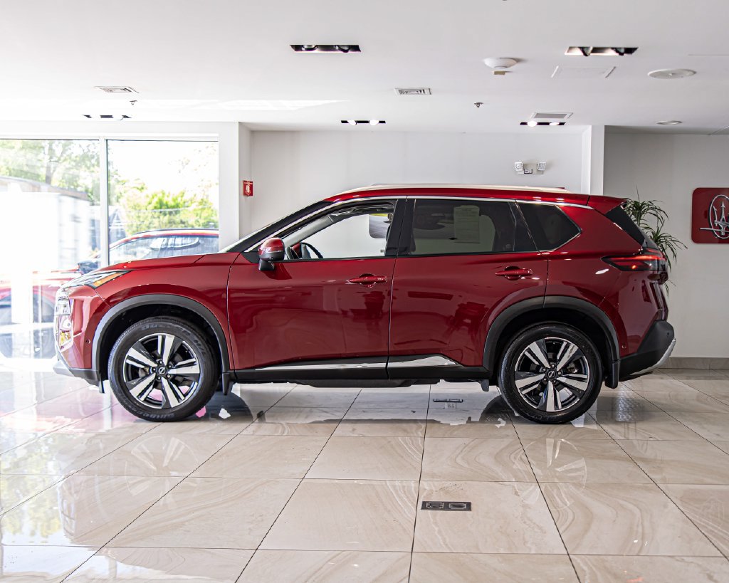 Used 2023 Nissan Rogue Platinum AWD/4WD image 6