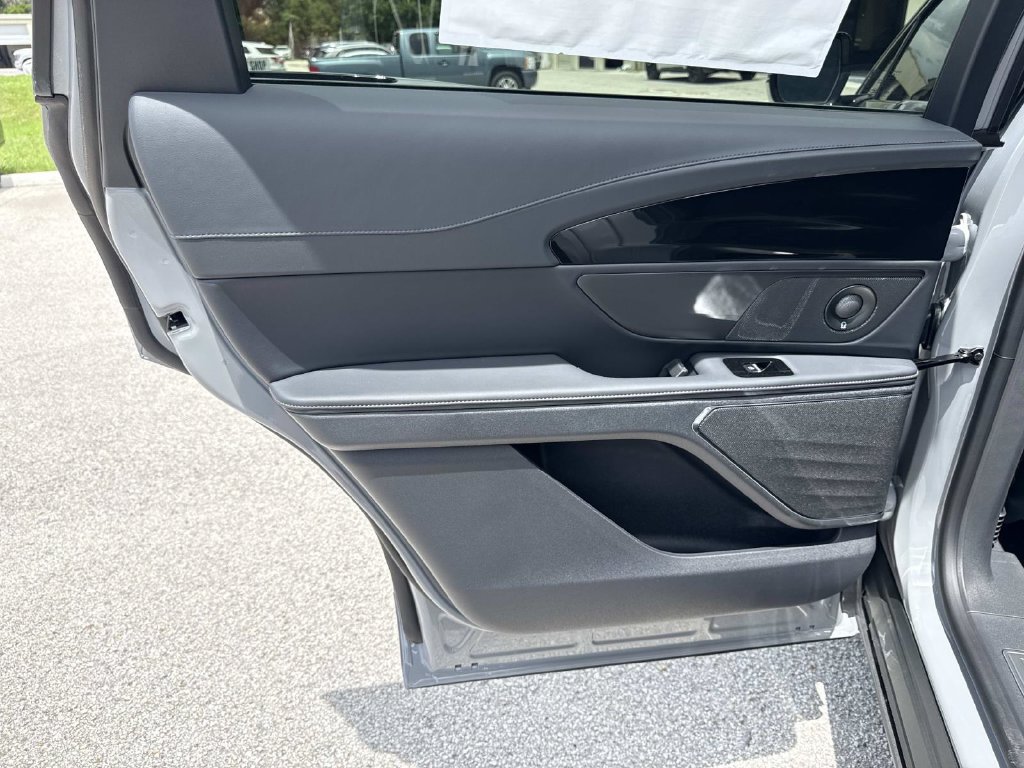 New 2026 Lincoln Nautilus Reserve AWD/4WD image 13