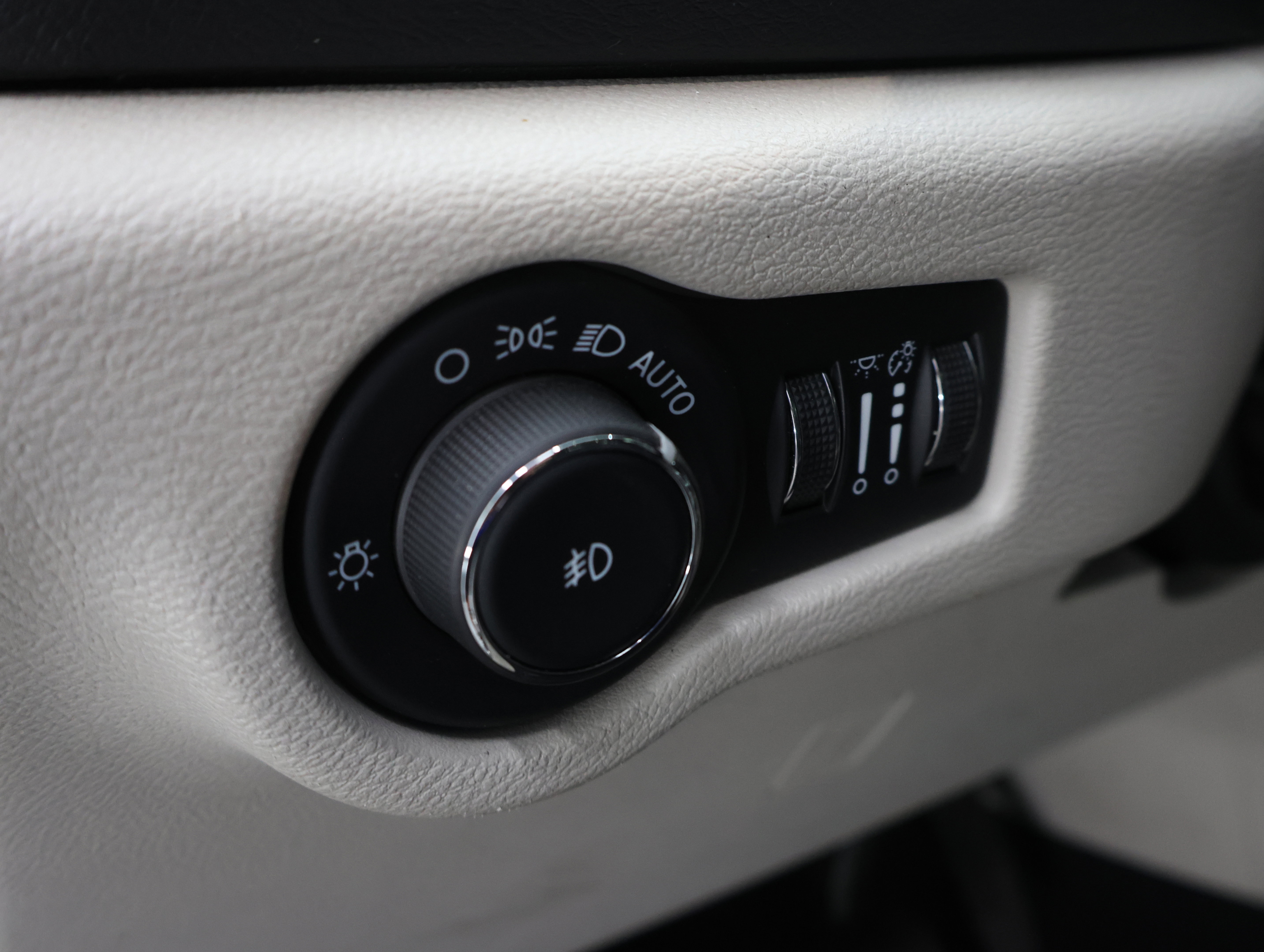 Used 2024 Chrysler Pacifica Touring-L FWD image 43
