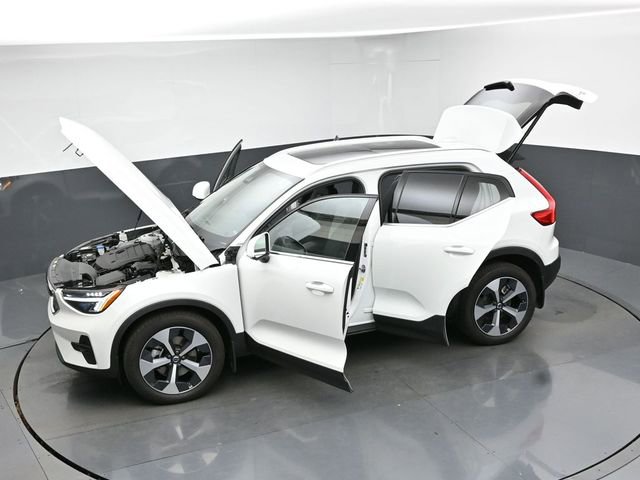 Used 2023 Volvo XC40 B4 Plus w/ Protection Package Premier image 50