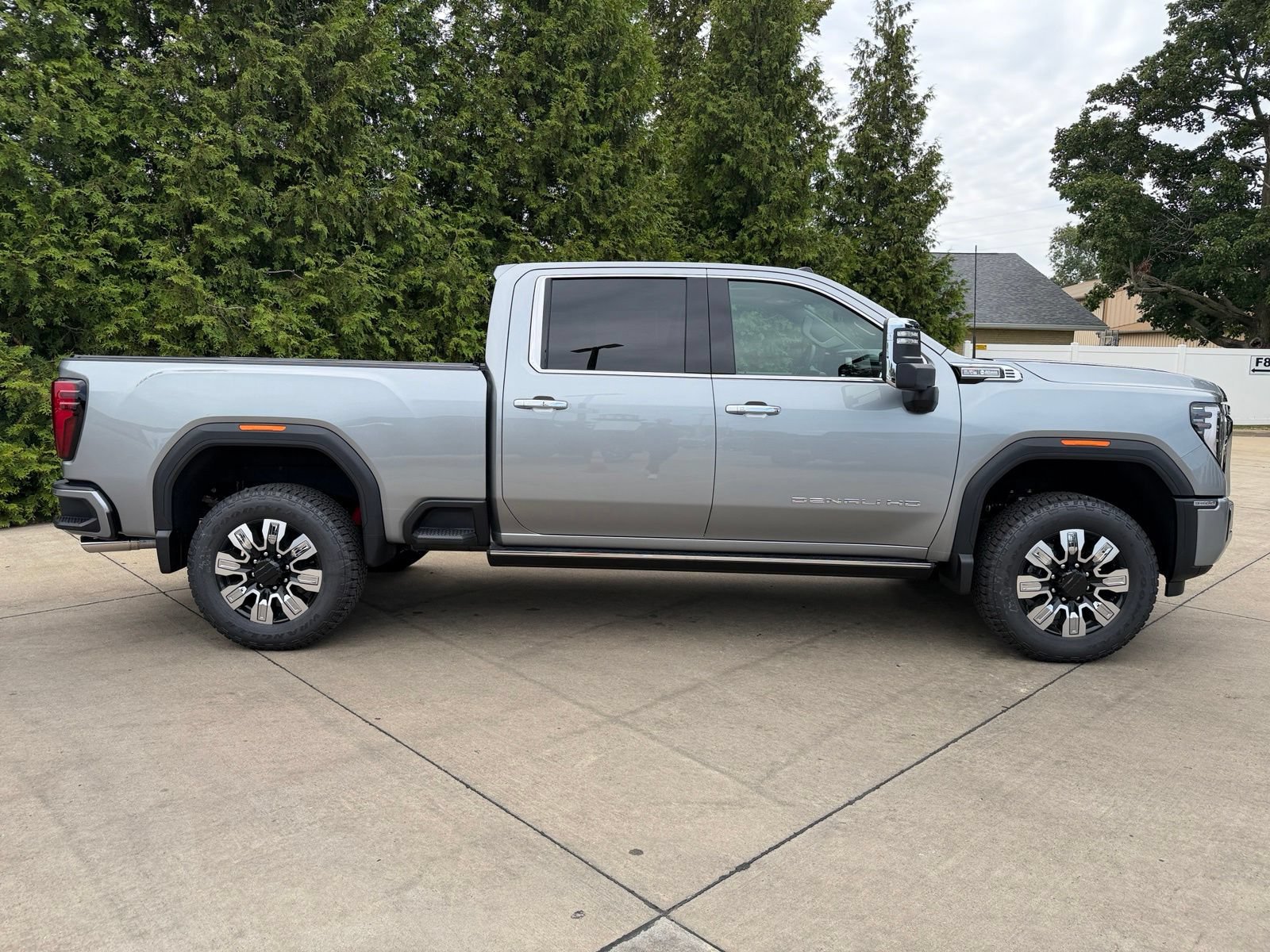 New 2026 GMC Sierra 3500 Denali w/ Denali Reserve Package AWD/4WD image 32