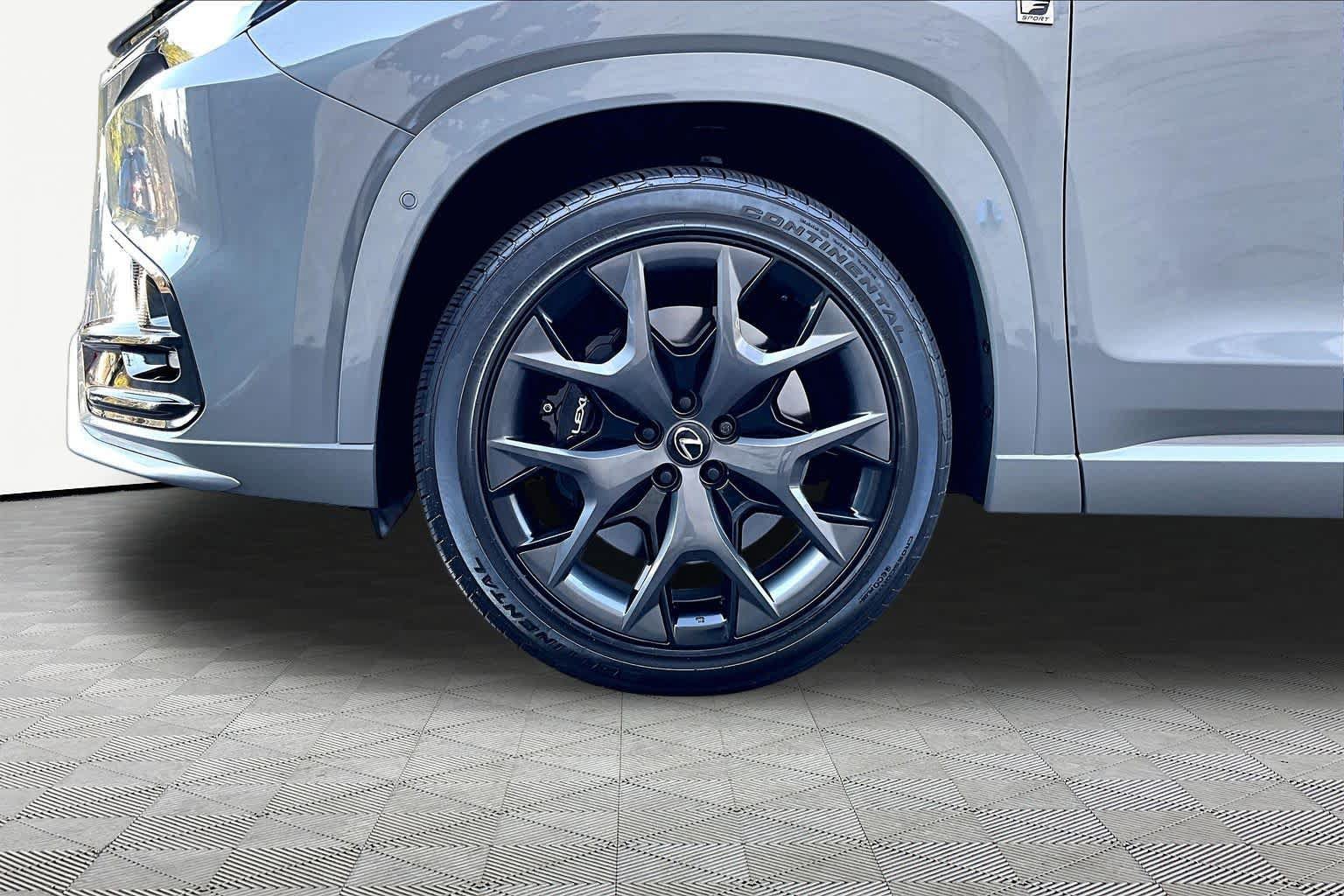 Used 2025 Lexus TX 500h AWD w/ Technology Package image 11