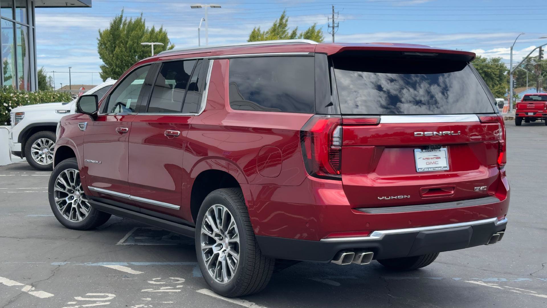 New 2026 GMC Yukon XL Denali w/ Denali Reserve Package AWD/4WD image 7