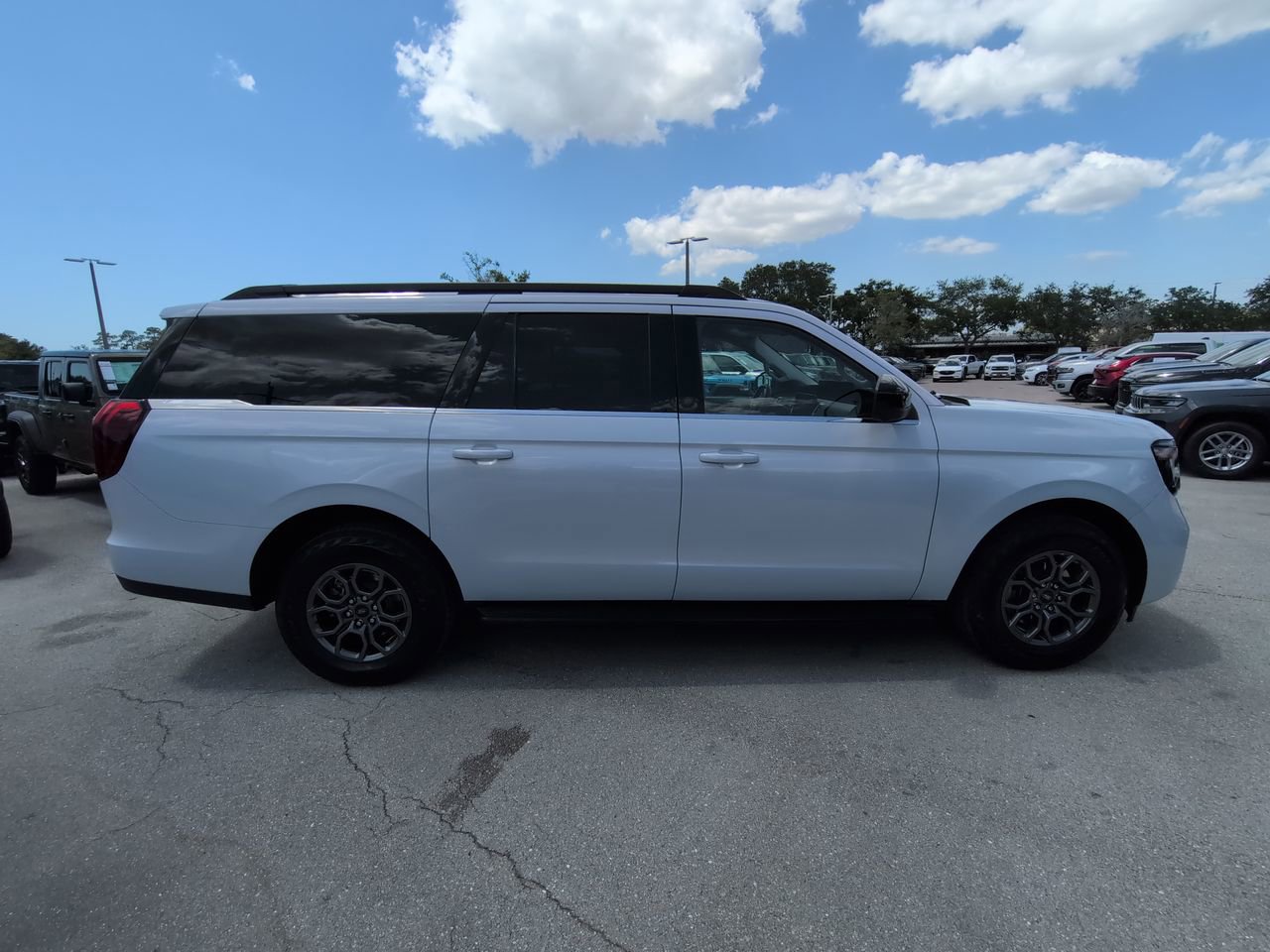 Used 2025 Ford Expedition Max Active AWD/4WD image 4