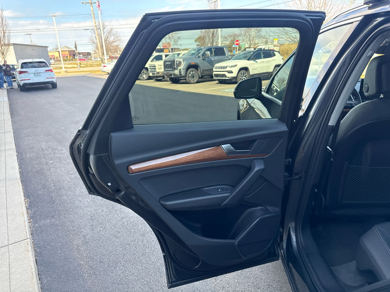 Used 2023 Audi Q5 2.0T Premium w/ Convenience Package image 16