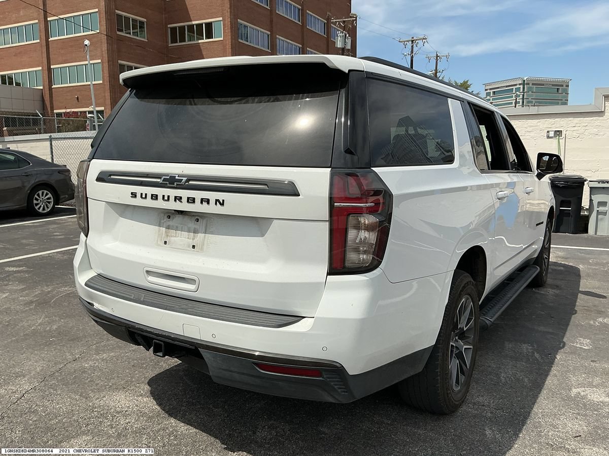 Used 2021 Chevrolet Suburban Z71 w/ Luxury Package AWD/4WD image 5