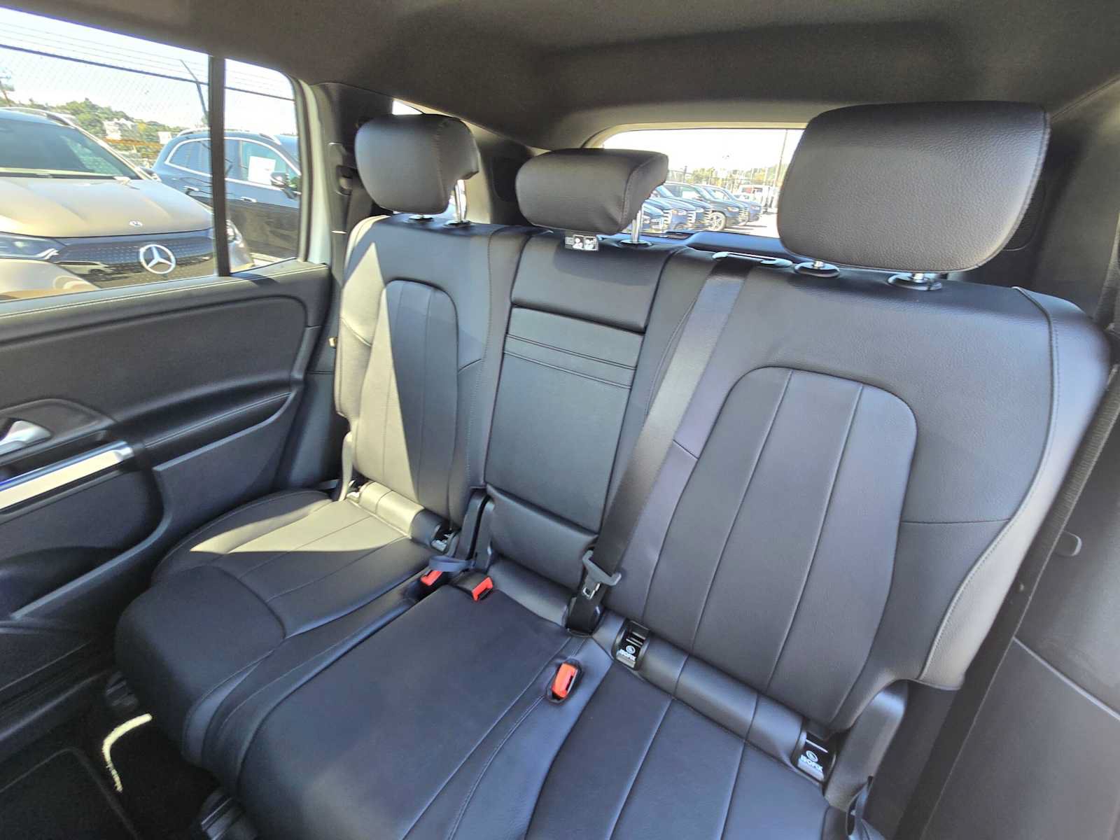 New 2026 Mercedes-Benz GLB 250 image 9