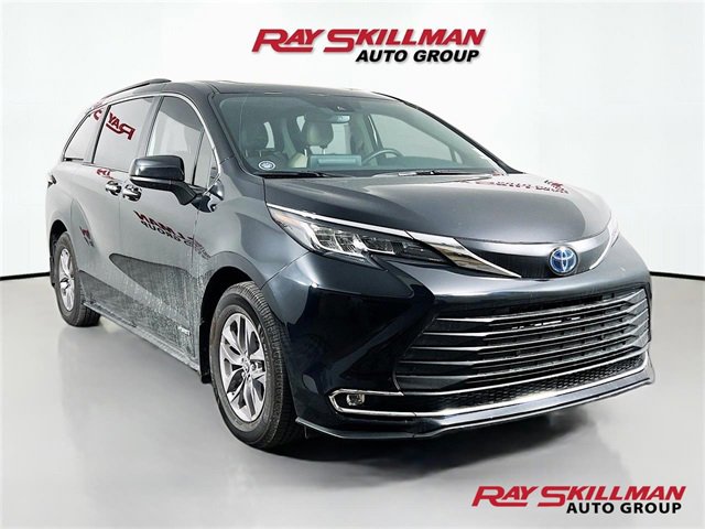 Used 2021 Toyota Sienna XLE