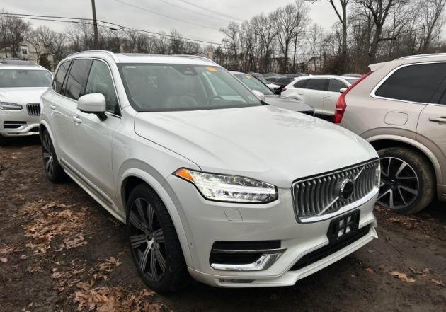 Used 2024 Volvo XC90 B6 Ultimate w/ Lounge Package image 2