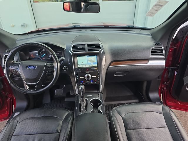 Used 2017 Ford Explorer Limited w/ Equipment Group 303A AWD/4WD image 15