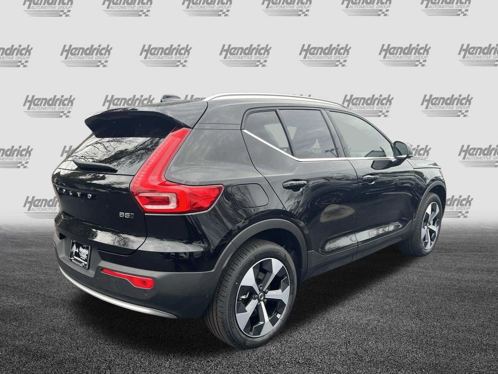 Certified 2025 Volvo XC40 B5 Core w/ Protection Package Premier image 10