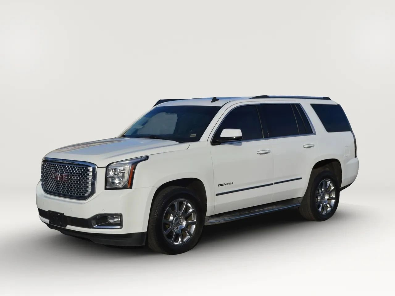 Used 2015 GMC Yukon Denali w/ Touring Package image 2