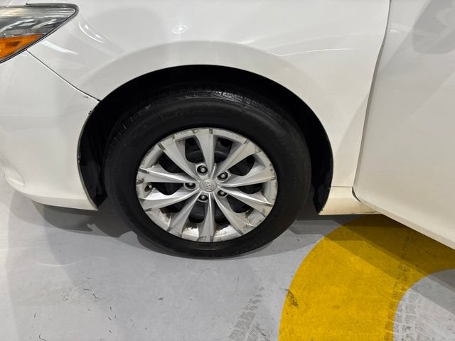 Used 2015 Toyota Camry LE FWD image 32